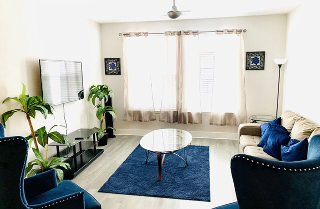 LUXURIOUS SPACIOUS PLACE NEAR TRUIST PARK!