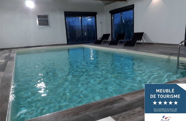 Luxurious traditional house – Pool (private interior heated)