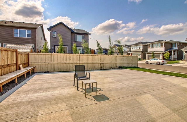 Luxurious two bedroom with one bathroom 3 beds