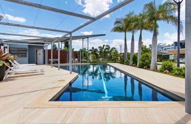 Luxurious Waterfront Apartment