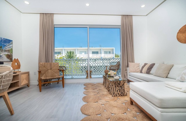Luxury 1 bed apartment near Seven Mile Beach at The Grove