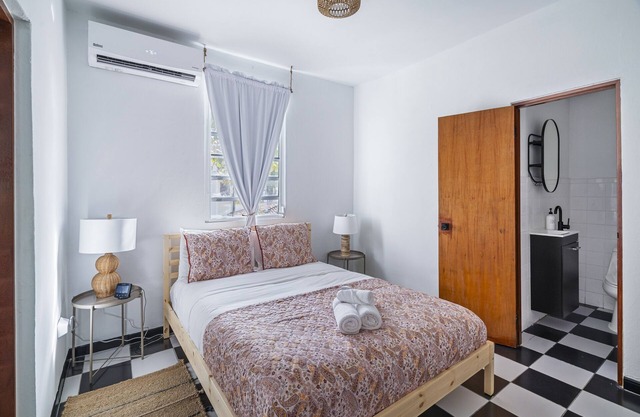 Luxury 1 bed Apartment 3. Steps from the beach!
