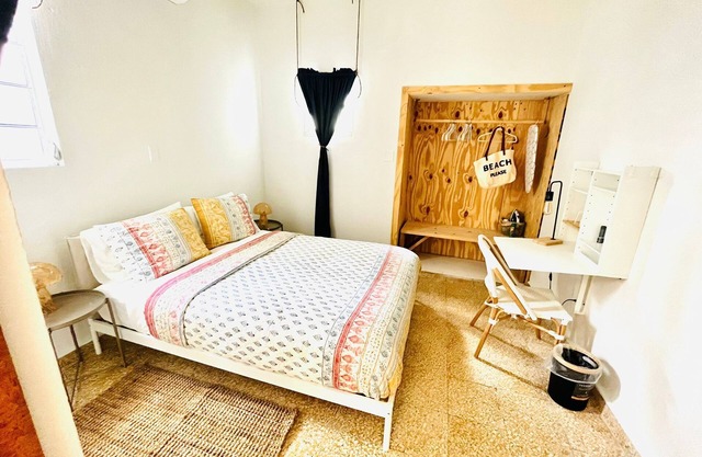 Luxury 1 bed Apartment 7. Steps from the beach!