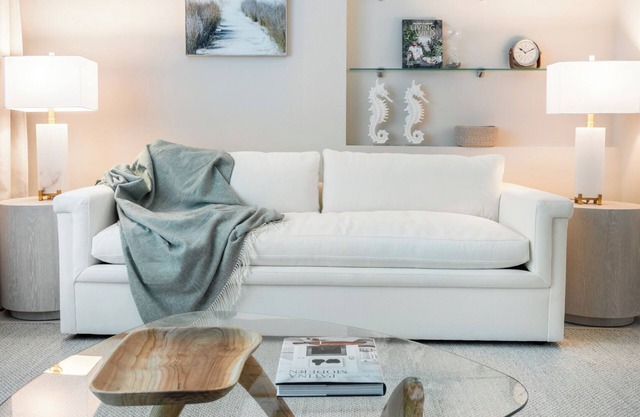 Luxury 1-bedroom Beachfront condo with WiFi, AC in Sounth Miami Beach
