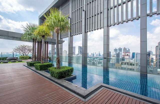 Luxury 1Bed 1Bath 300m BTS Phrom Phong, EmQuartier, Emporium, EmSphere, FreeWifi