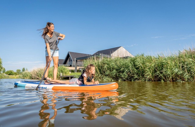 Luxury 10-person residence in the holiday park Landal Elfstedenhart