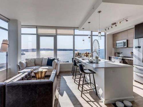 Luxury 1Bedroom 1bath Ferris wheel Water Views
