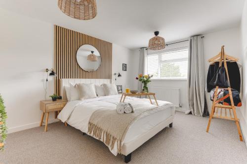 Luxury 2-Bed House in Stevenage Sleeps 6 Free Parking Barefoot & Board