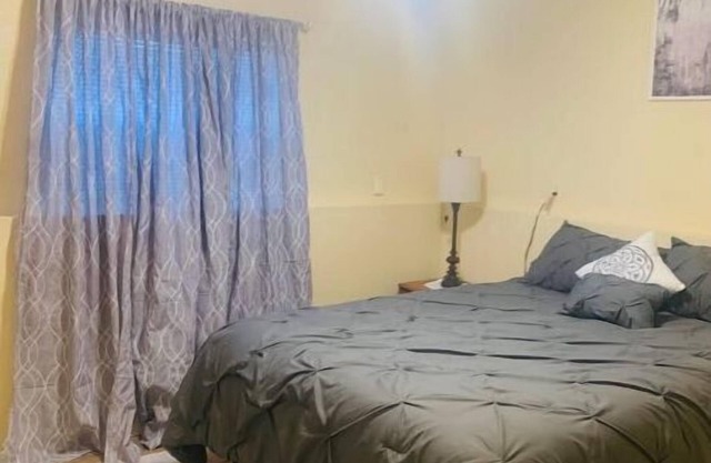 Luxury 2 bedroom rental place with a fireplace