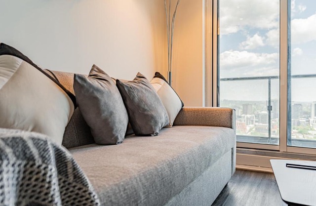 Luxury 2 Bedroom Condo High Floor close to Eaton Center