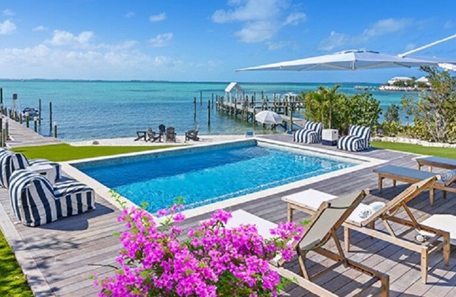 Luxury 2 Bedroom Home With Private Dock and Pool On The North End