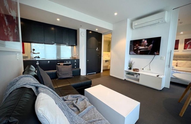 Luxury 2 Bedroom Suite near Adelaide