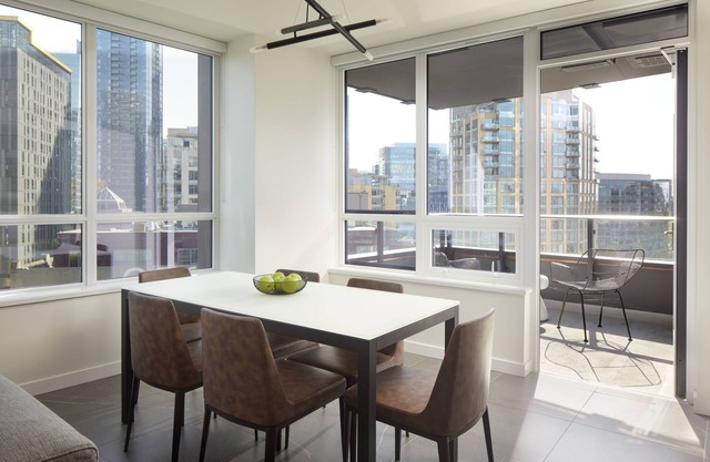 Luxury 2-BR ADA Suite w/Pools, Gym, Gourmet Kitchen & Prime Seattle Location!