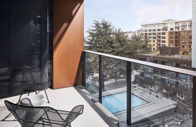 Luxury 2-BR Suite in South Lake Union: Pools, Gym, Kitchen, & Balcony