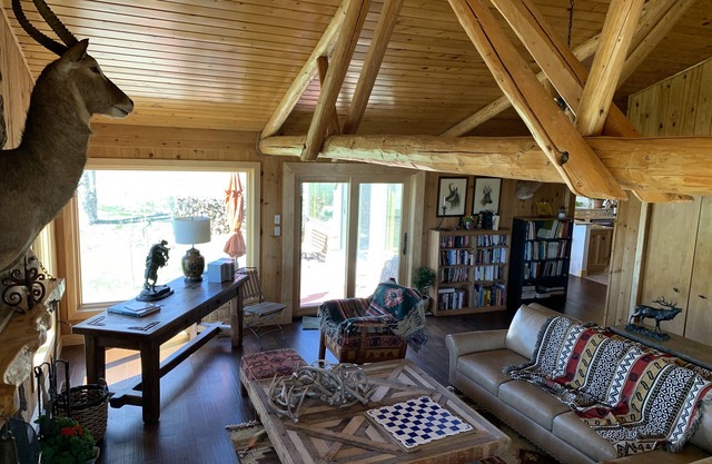 Luxury 3 bdrm Ranch House at the base of Rocky Mountains!
