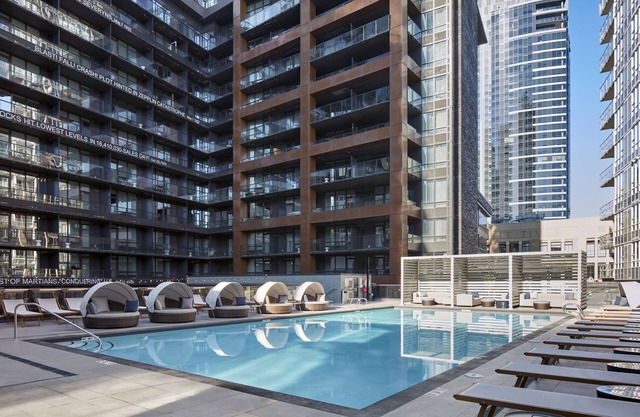 Luxury 3-Bed Suite with Stunning Views, Pool Access, and Top Seattle Amenities