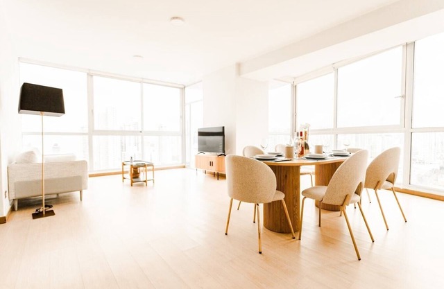 Luxury 3 Bedroom Cityview apt parkingandbalcony