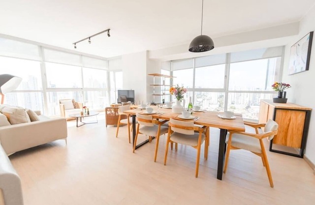 Luxury 3 Bedroom Oceanview apt w parking balcony