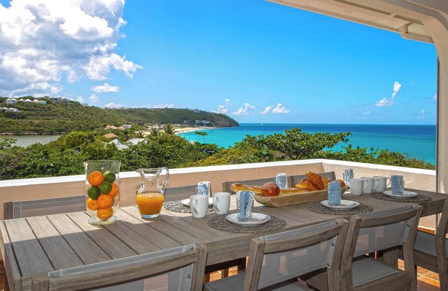 Luxury 3 bedroom stunning villa with direct beach access