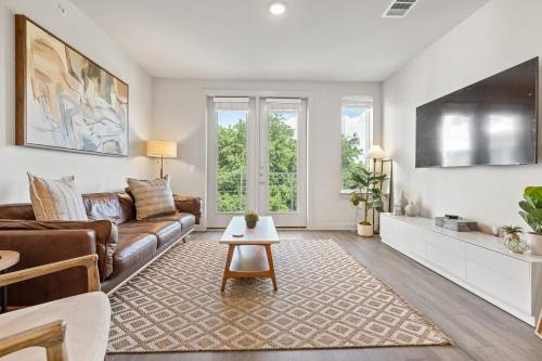Luxury 3-BR Apartment