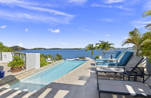 Luxury 3 BR Villa with Lagoon and Ocean view - Nearby Nicest Beach and nightlife