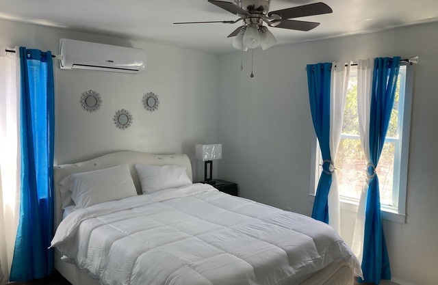Luxury 3bed 1bath with free parking. Close to Philadelphia airport