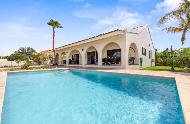 Luxury 3BR/3BA Villa with Pool - Villa Leone by Bocobay