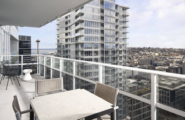 Luxury 3BR Sky Suite: Stunning Views, Pools, King Beds, Gourmet Kitchen, & More!