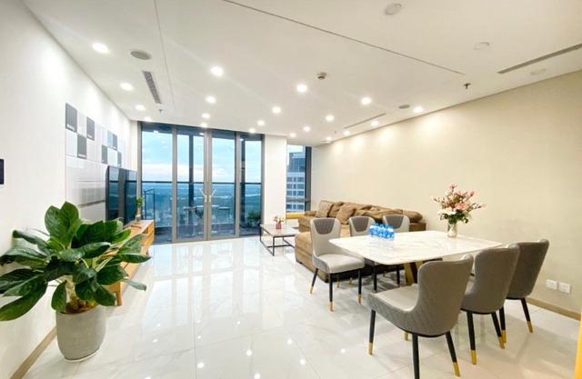 Luxury 4 bedroom apartment in Landmark 81