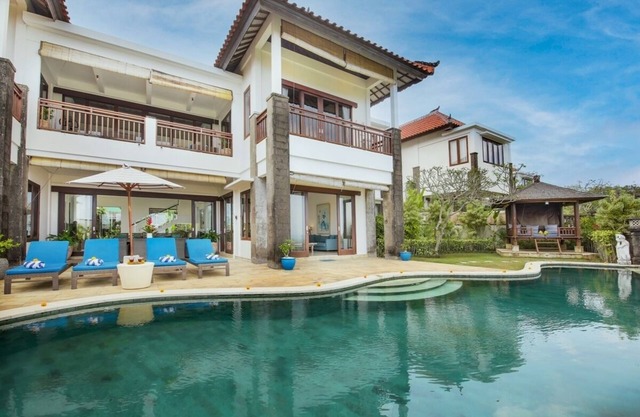 Luxury 4 Bedroom with Ocean View Villa