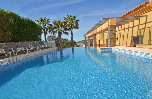 Luxury 4 Bedroom, 5 Bathroom Villa in São Bras de Alportel, with Private Pool