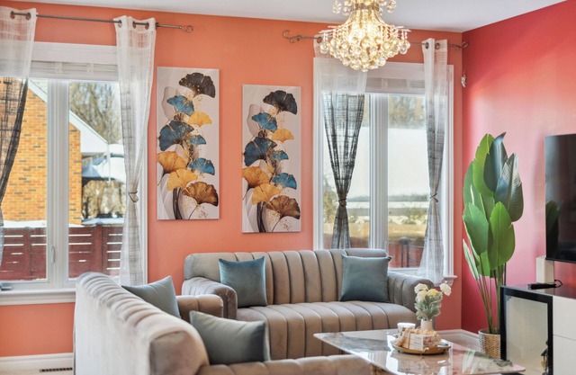 Luxury 4BR Home | Sleeps 8 | Private & Near Shops in Ottawa