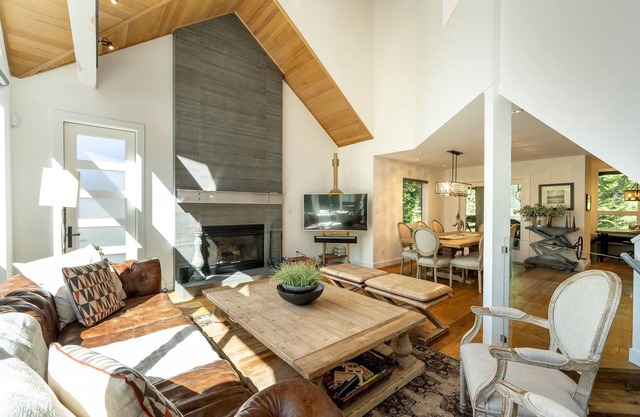 Luxury 4BR | Ski-In Access | Private Hot Tub | Managed By Aloha Whistler