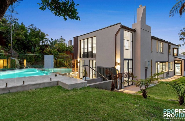 Luxury 5 Bed House with Beach Trails and Pool