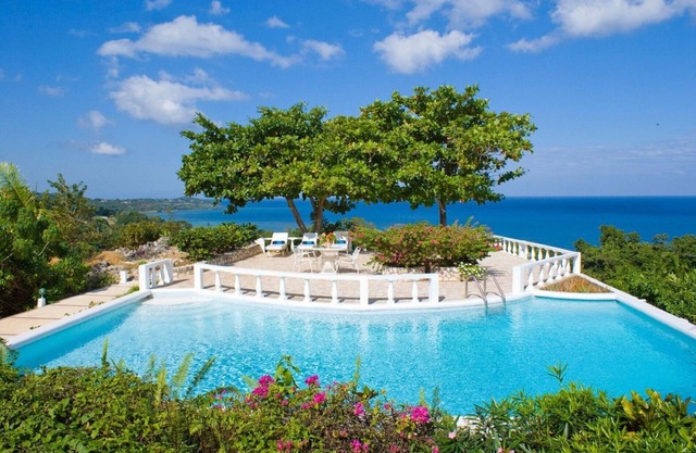 Luxury 5 Bedroom Fully Staffed Private Villa with Access to the Tryall Club