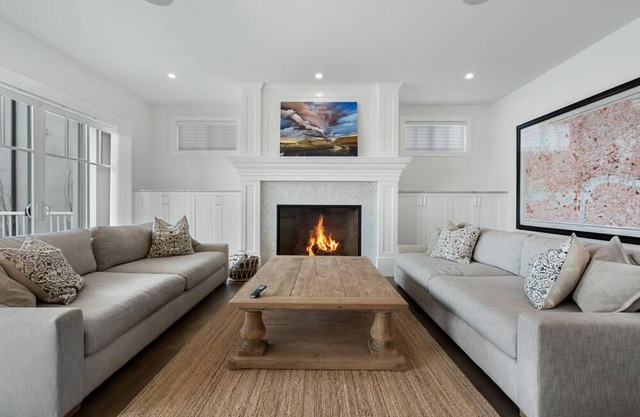 Luxury 5 Bedroom Getaway in Currie Barracks