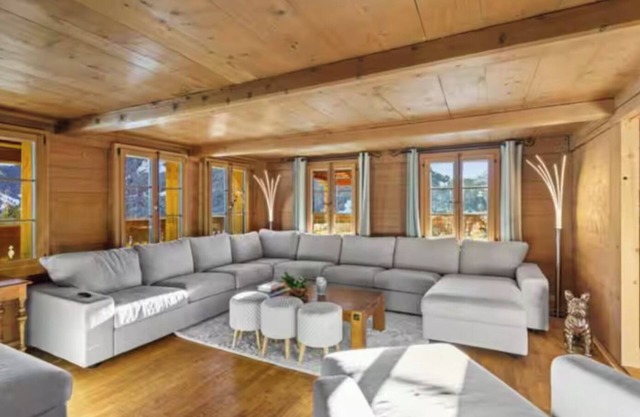 Luxury 5 Bedroom panoramic Chalet - Near Gstaad