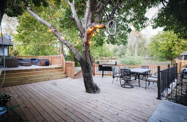 Luxury 5 bedroom home with Pool and 3 acers of private land.!