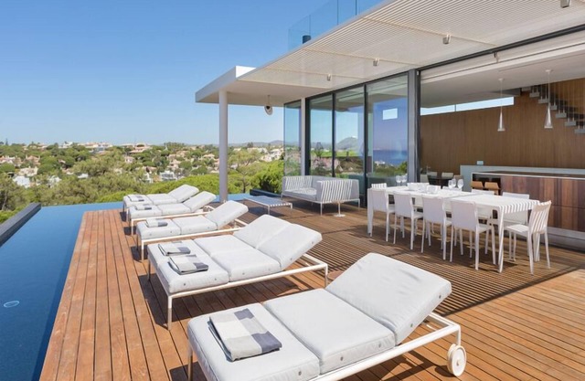 Luxury 5 bedroom villa with pool, sea views in Vale do Lobo J128 - Almancil, Algarve