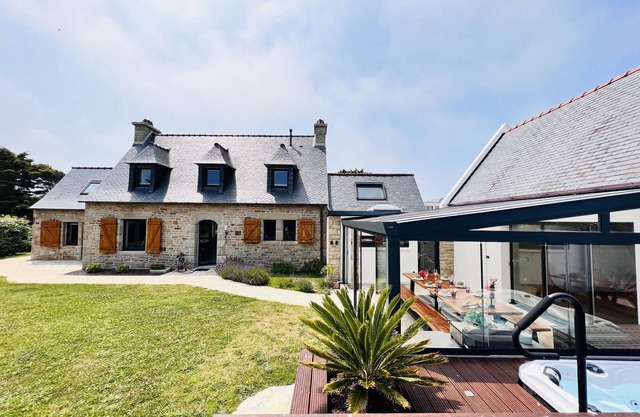 Luxury 5*Star Villa on the beach SPA +Jacuzzi+Sauna