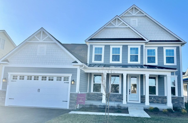 Luxury 5BD-4BTH, Spacious. home indoor-outdoor pool; waterfront community.
