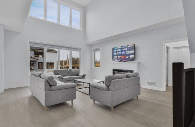 Luxury 5BR London Escape: Perfect for Families & Groups!