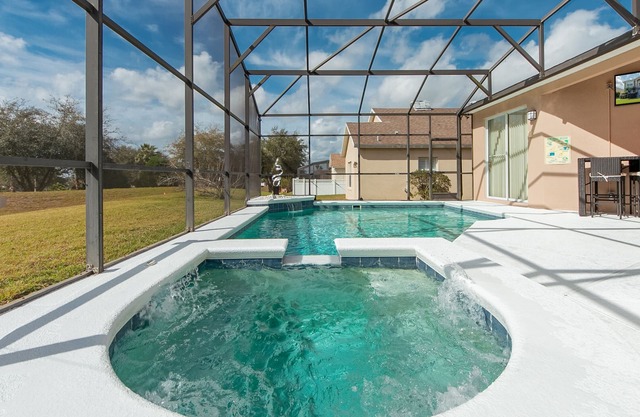 ★ Luxury 5BR With Pool, Grill & Tub Near Disney ★