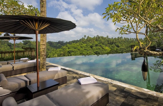 Luxury 6.5 Beds Villa W/Waterfall, 13Min Drive To Monkey Forest!