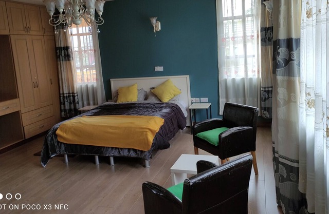 Luxury 6 bedroom villa centrally located in Thika, along Meru-Nanyuki highway.