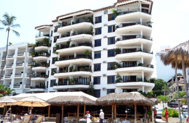 Luxury 6th Floor Studio Condo in La Palapa on Los Muertos Beach - Renovated 2019