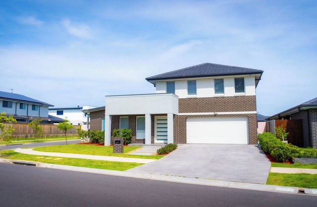 Luxury 7-bedroom home sleeps 16 Guests.