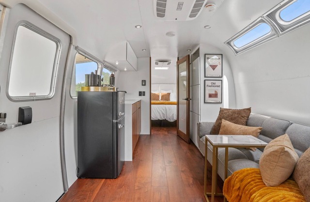 Luxury Airstream Glamping Manhattan Unit 1 of 6, On-Site Hiking, Sauna, Plunge