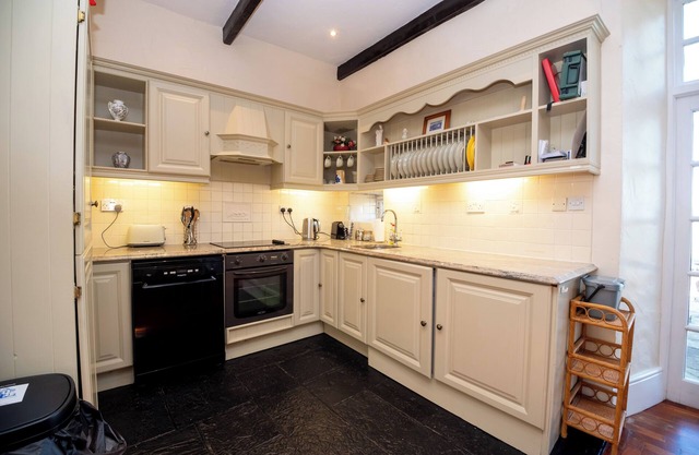 Luxury and elegant lakeside lodges, Boating activities and pet friendly.