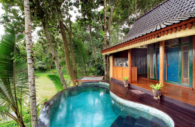 Luxury Antique Villa w/Outdoor Pool!
